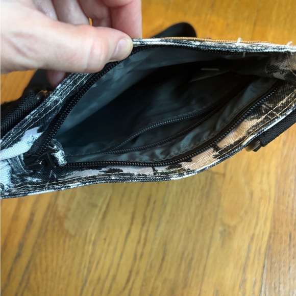 Dakine Crossbody Outdoor Bag Forest Toile Print - Picture 3 of 4